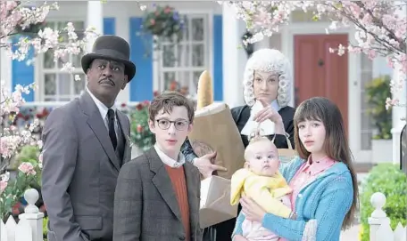  ?? Joe Lederer Netf lix ?? TODD FREEMAN, left, Louis Hynes, Joan Cusack and Malina Weissman in Netflix’s kid-centric “A Series of Unfortunat­e Events.”