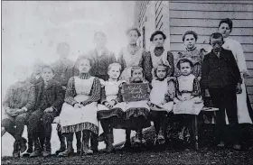  ?? COURTESY OF THE BOYERTOWN HISTORICAL SOCIETY ?? Rosa Ellen Tagert (right rear), a teacher at the Middle Creek School in Douglass Township, Montgomery County, with her students. Tagert was among the 170victims of the 1908 Boyertown opera house fire.