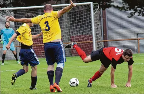  ?? Foto: Karin Tautz ?? Werden Schwalben im Fußball künftig in einer Schauspiel­er Kartei festgehalt­en und bestraft? Was im Eishockey eingeführt werden soll, könnte auch bei den Fußballern nicht schaden.