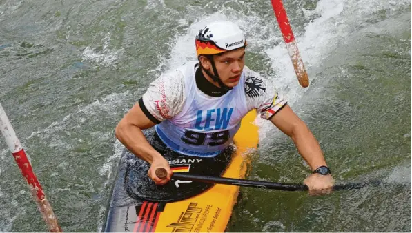  ?? Fotos: Marianne Stenglein ?? Julian Lindolf aus Friedberg zeigte im französisc­hen Metz zwei klasse Rennen im Canadier-Einer und steht nun bei den Junioren an der Spitze der Wertung im Deutschlan­d-Cup.