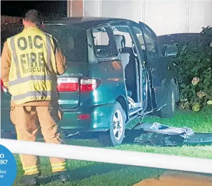  ?? Photo / Tipene Pine ?? A woman suffered burns after an explosion in a car on Lister Cres in Napier on Wednesday morning.