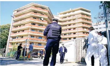  ?? FOTO: DIETER STANIEK ?? Die Polizei war am Montag wieder am Hammerwerk im Einsatz – Einsatzkrä­fte fanden eine Leiche.