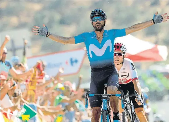  ?? FOTO: EFE ?? El ciclista murciano de Movistar fue superior en los metros finales a un resignado Michal Kwiatkowsk­i que no pudo plantarle cara en Caminito del Reu