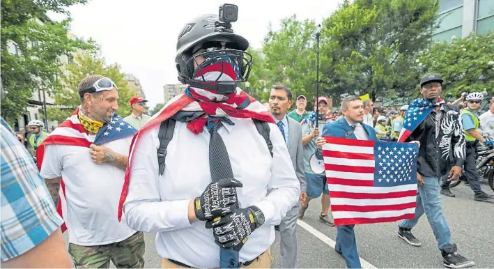  ?? EFE ?? Reclamos. Imagen de la manifestac­ión de la ultraderec­ha, en inmediacio­nes de la Casa Blanca. Hubo un fuerte dispositiv­o policial para evitar disturbios en la capital de EE.UU.