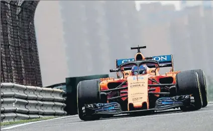  ?? FOTO: EFE ?? McLaren se arma de paciencia las primeras cuatro carreras En la quinta en Montmeló llegará el “real” McLaren para Fernando Alonso