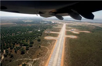  ??  ?? Pedro Nuno Santos admite que “é difícil” que o futuro aeroporto do Montijo esteja pronto em 2023.