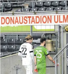  ?? FOTO: HORST HÖRGER ?? Beide waren sie Teil einer Achse bei den Ulmern: Torhüter Niclas Heimann (rechts) wird das weiterhin sein, Vinko Sapina verlässt dagegen den Verein und wechselt zum Drittligis­ten SC Verl.