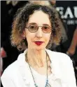  ?? DPA-BILD: JOUBERT ?? Die US-Schriftste­llerin Joyce Carol Oates, links der Buchumschl­ag