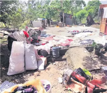  ?? ?? Familias afectadas por el huracán Fiona en la región este, afirmaron que continúan viviendo en un drama a la espera de la ayuda prometida por el gobierno.