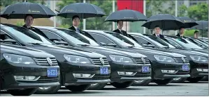  ?? ZHAO HUI / FOR CHINA DAILY ?? Drivers from Shenzhou Zhuanche wait to offer services to customers.