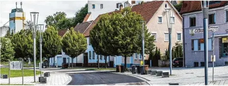  ?? Fotos: Markus Brandhuber ?? Die Straßenbel­euchtung in der Margarete-steiff-straße wartet noch auf die neue Technik.