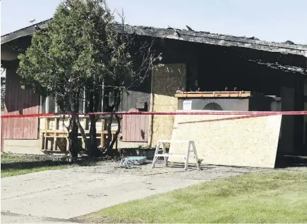  ?? KEVIN HAMPSON ?? A home on 91 Avenue and 99 Street in Grande Prairie was one of three residences damaged by fire early Sunday morning in the Highland Park area.