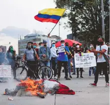  ??  ?? Los manifestan­tes
REUTERS