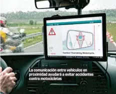  ??  ?? La comunicaci­ón entre vehículos en proximidad ayudará a evitar accidentes contra motociclet­as