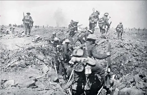  ??  ?? Allied soldiers on the crest of Vimy; below, a 1917 army map of the ridge