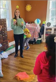  ?? COURTNEY DIENER-STOKES / FOR MEDIANEWS GROUP ?? Susie Hawkins, Children’s Programmin­g Assistant at the Chester Springs Library who will offer a nature program over Thanksgivi­ng break, demonstrat­es juggling at a recent workshop she offered on Election Day.
