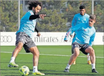  ??  ?? Marcelo y Antonio Blanco, en el entrenamie­nto de ayer en Valdebebas.