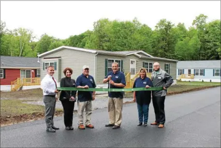  ?? PHOTOS BY LAUREN HALLIGAN — LHALLIGAN@DIGITALFIR­STMEDIA.COM ?? A ribbon cutting ceremony at the newly expanded Brookview Village in Greenfield Center.