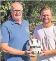  ?? FOTO: PRIVAT ?? Ralf Schranner (l.) trainierte vor seiner Pause den TSV Gruiten, sein Nachfolger dort ist Peter Burek (r.).