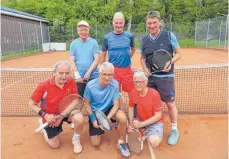  ?? FOTO: BRUNO WETZEL ?? Die „Sechziger“bei ihrem Sieg in Sigmaringe­n (hinten, v.l.): Anton Kanz, Fritz Luib, Helmut Waldenmaie­r und (vorne, v.l.): Claus Obert, Bruno Wetzel, Edwin Brillisaue­r.