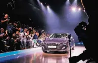  ?? FOTO: CHRISTOPH GÖTTERT ?? Alle Augen waren auf den neuen i30 Fastback von Hyundai gerichtet, der in Düsseldorf Weltpremie­re feierte.