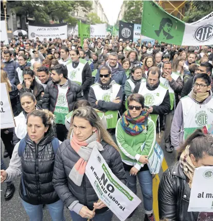  ?? Fernando massobrio ?? Militantes de ATE y de la CTA marcharon a la Plaza de Mayo