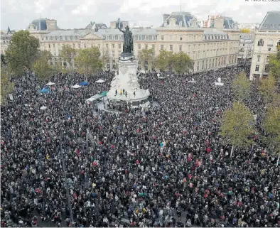  ?? AP / MICHEL EULER ?? Aspecto que presentaba ayer la manifestac­ión en la Plaza de la República de París.