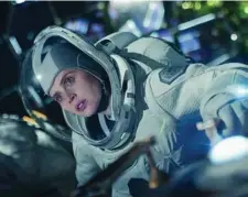  ??  ?? Felicity Jones, dans le rôle de Sully, la pilote du vaisseau spatial qui cherche à rentrer sur Terre.