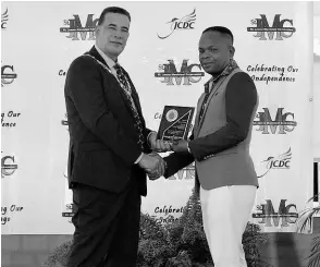  ?? PHOTO BY CHRISTOPHE­R THOMAS ?? Former police Corporal Clive ‘Karate Georgie’ Lawrence (right) receives the 2019 Mayor’s Special Award from Montego Bay Homer Davis during the 2019 National Heroes Day Civic Awards Ceremony on Monday.