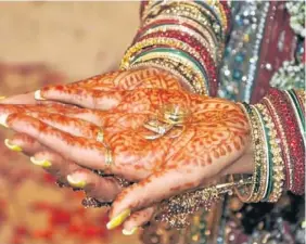  ??  ?? CIRCLE OF LOVE: The rings and mehndi on Kashmeeta’s hand