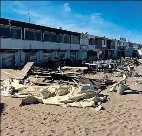  ??  ?? Toutes les terrasses de la plage devront être détruites avant mardi.