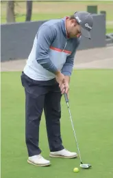  ?? ?? Ruan Britz putts.