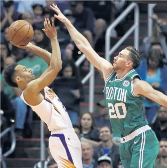  ?? ASSOCIATED PRESS ?? NO ROAD BLOCK: Gordon Hayward tries to alter the shot of the Suns’ Elie Okobo during the Celtics’ loss last night in Phoenix.