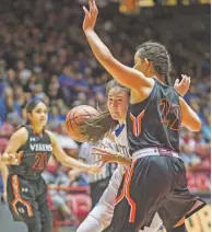  ??  ?? Carly Gonzales, left, of Peñasco drives past Claudia Torres of Fort Sumner/House in the girls Class 2A championsh­ip. Gonzales said the unfamiliar arena played a role. ‘One of my teammates was even saying it was weird to shoot on these types of goals. I...