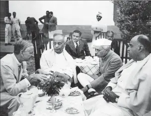  ?? HT PHOTO ?? ▪ Lord Layton (left) Leader of the Reuters Goodwill Mission chatting with Pandit Jawaharlal Nehru, Sardar Patel (centre) and Syama Prasad Mookerjee (extreme right) at a tea party on 20 April, 1949.