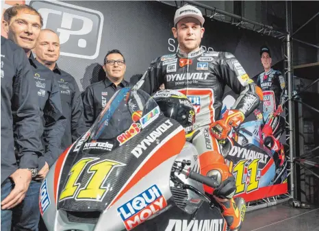  ?? FOTO: ROLAND RASEMANN ?? Alter Bekannter mit neuem Sportgerät: Sandro Cortese auf seiner Suter-MMX2 für die Moto2-Saison 2017.