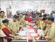  ?? DEEPAK GUPTA/HT PHOTO ?? Postmen sorting Rakhi envelopes at GPO before setting out to deliver them on Wednesday.