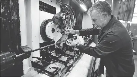  ?? PHOTOS: DAN JANISSE ?? Paul Boissonnea­ult, a precision toolmaker at Colonial Tool in Windsor, works on a transmissi­on component Friday using cutting tools made of high-speed steel, a product affected by Canada’s 25 per cent tariff on U.S. steel, even though that type of...