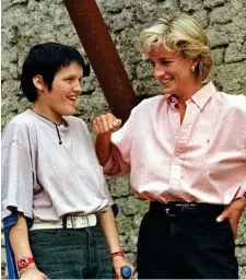  ?? PHOTO: AP ?? Diana chats with Bosnian muslim girl Mirzeta Gabelic, a 15-year-old landmine victim, in front of Mirzeta's home in Sarajevo in August 1997, while Diana was on a visit to the region as part of her campaign against landmines.