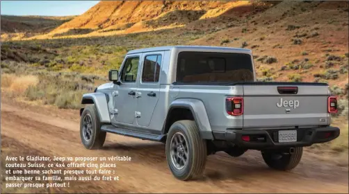  ??  ?? Avec le Gladiator, Jeep va proposer un véritable couteau Suisse, ce 4x4 offrant cinq places et une benne sachant presque tout faire : embarquer sa famille, mais aussi du fret et passer presque partout !