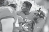  ?? JIM RASSOL/STAFF PHOTOGRAPH­ER ?? Florida Atlantic Owls wide receiver Kalib Woods (4) participat­ed in Saturday’s game against Texas.