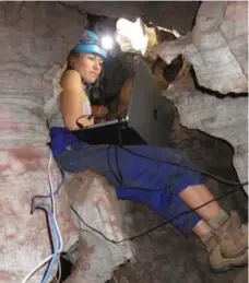  ?? ELLEN FEUERRIEGE­L/AFP/GETTY IMAGES ?? Researcher Lindsay Eaves descends into the Rising Star cave in Maropeng, about 50 kilometres northwest of Johannesbu­rg, South Africa, in 2013.