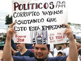 ??  ?? En enero el Congreso de Honduras aprobó una ley que transfiere investigac­iones sobre uso de fondos públicos a un organismo de auditoría influido por el presidente.