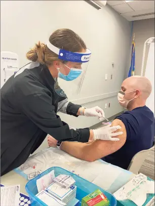  ?? Fairfield University / Contribute­d photo ?? A Fairfield University nursing student vaccinates a health care worker.