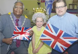  ?? Picture: Paul Amos FM4379520/ FM4379524 ?? Noah Greenan, seven, Jasmine Cox, nine, and David Greenan, six; Ashford mayor George Koowaree with the Rev Andrew Munford and Queen Emily Finnis, five