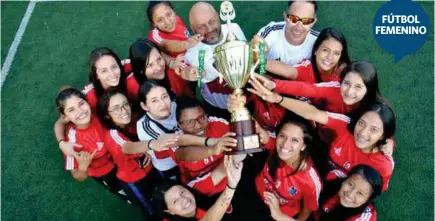  ??  ?? PLANTEL. Cuatro años de proceso tuvo la escuela de fútbol para lograr el ascenso a la Serie B de Ecuador.