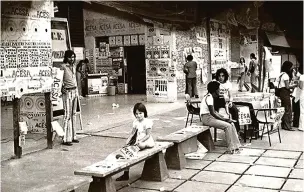  ??  ?? Campanha do grupo Poeira no campus da UEL em 1974