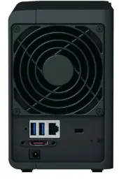  ??  ?? Der DS218+ verfügt über ESATA und USB 3.0 für flinke Datenübert­ragung. Das 90-mm-kühlgebläs­e erzeugt deutlich hörbare Geräusche, die den Einsatz im Wohnzimmer verhindern.