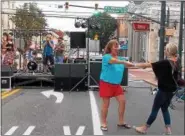  ?? LISA MITCHELL - DIGITAL FIRST MEDIA ?? Dancing to Schools Out Band at KCP’s 2017 Dinner on Main. Sixty 30 will perform at the 2018 event.