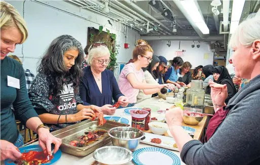  ?? MARY ANDERSON ?? Preparing a meal is an essential part of the creative process for Why Not Theatre and Koffler Centre of the Arts' performanc­e project, Like Mother, Like Daughter.